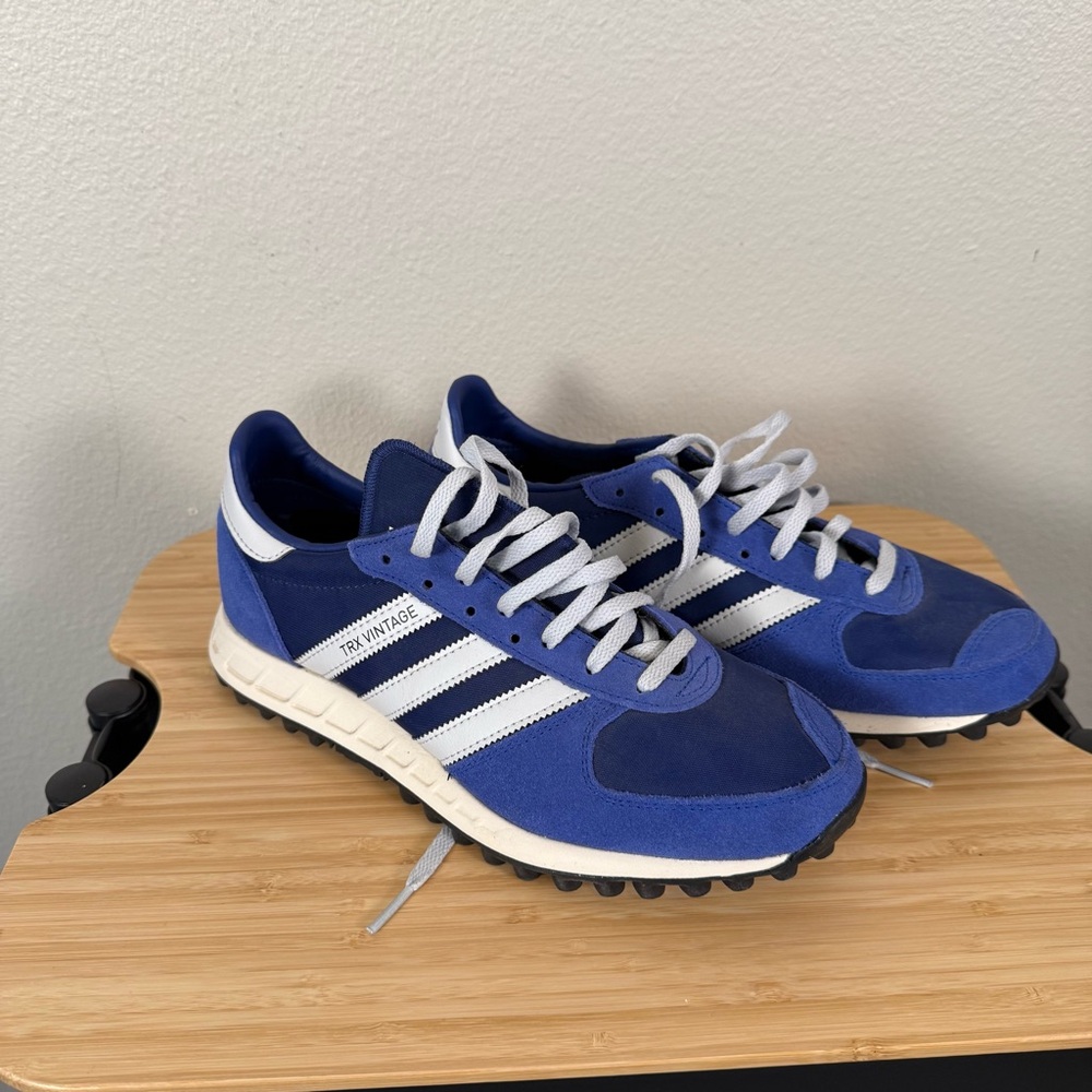 Never Worn : Women’s Adidas Navy and White Sneakers